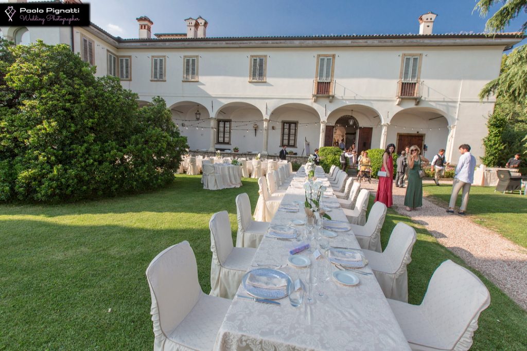 Tavoli apparecchiati per un matrimonio al Castello degli Angeli