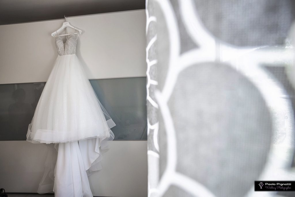 vestito-da-sposa-appeso-armadio